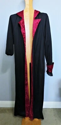 Rubíes Bata Larga Negra Borde Granate Capitán Gancho Disfraz Manga Amputada 1 Más Corta Foto 1 de 4