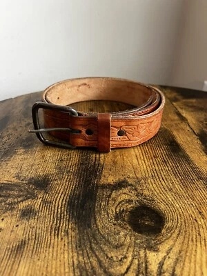 Cinturón de cuero floral tostado medio vintage años 70-80 TOOLED hebilla tono plata 42 pulgadas gamuza Foto 1 de 4