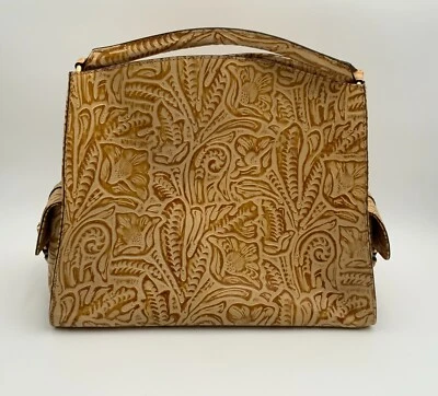 HOBO Nuevo Bolso de Mano HYPE de Cuero Tono Dorado Floral en Repujado con Bolsillos Laterales Foto 1 de 4