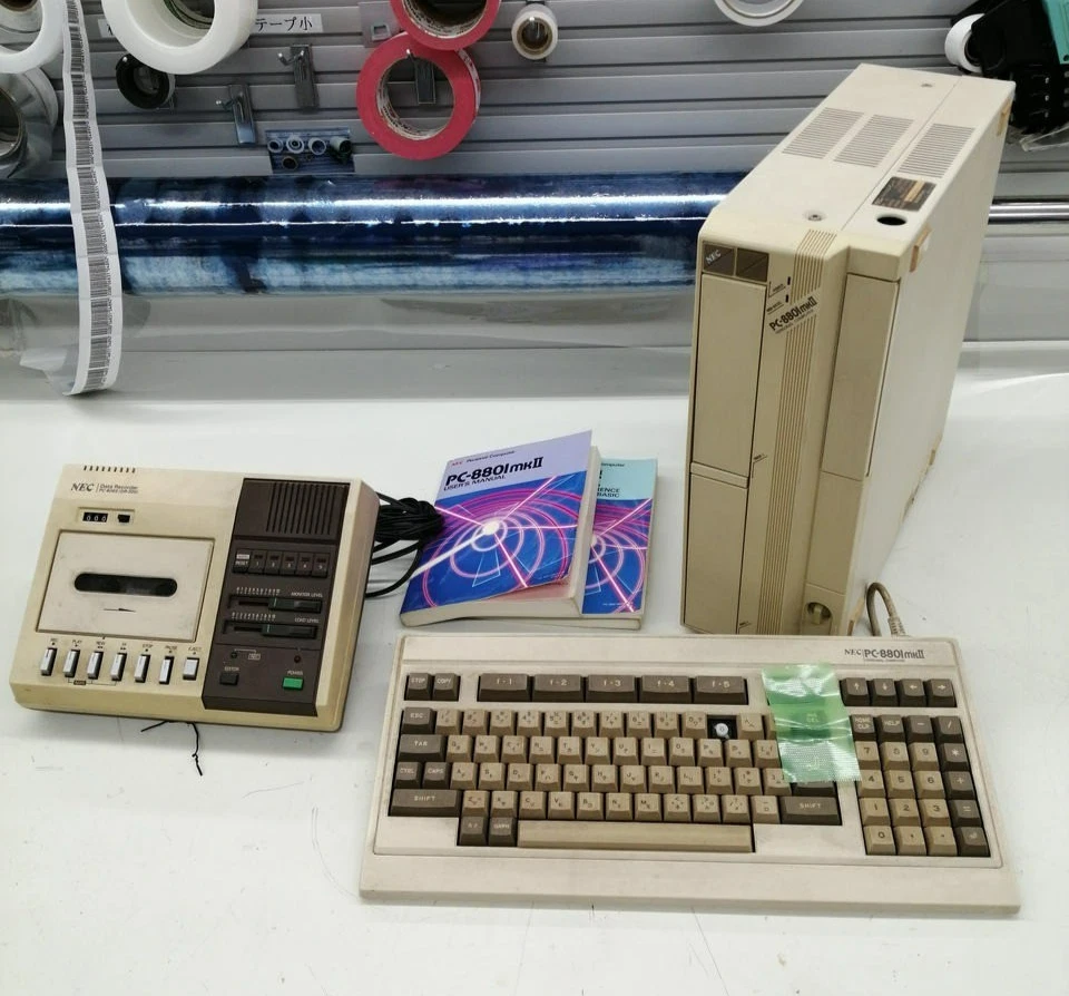 Computadora personal con teclado y grabadora de cinta para piezas NEC PC-8801MK2 Foto 1 de 4