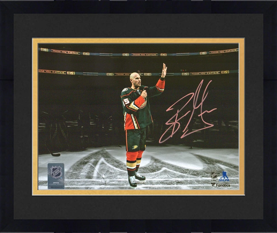 Foto de saludo final del juego de la NHL firmada por Ryan Getzlaf Anaheim Ducks de 8" x 10" enmarcada Foto 1 de 1