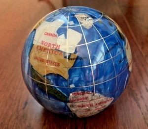 Pisapapeles World Globe con incrustaciones de piedras preciosas semipreciosas decoración de mesa - Imagen 1 de 6