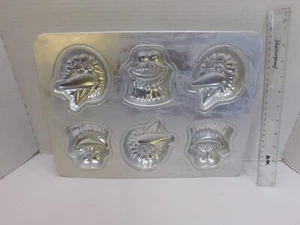Sesame Street Cupcake/Cake Pan Or Jello Mold 1994 Wilton Big Bird Cookie Monster - Picture 1 of 2
