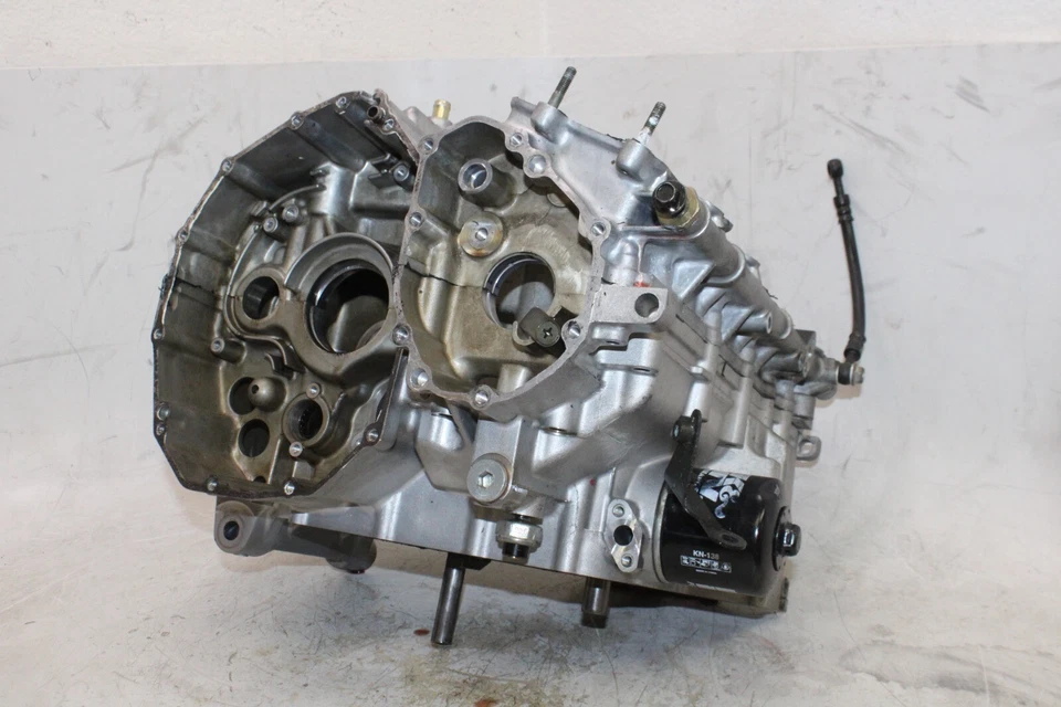 01-03 SUZUKI HAYABUSA GSX1300R OEM БЛОК КАРТЕРА КАРТЕРА ДВИГАТЕЛЯ - Изображение 1 из 4