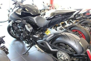 Ducati Diavel V4 2023 USED 60 KMS. SHOWROOM NEW FACTORY WARRANTY, SHIP ANYWHERE - Picture 1 of 8