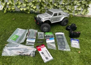 Element RC Enduro Gatekeeper 4x4 RTR 1/10 Rock Crawler Jeep Gladiator - Picture 1 of 12