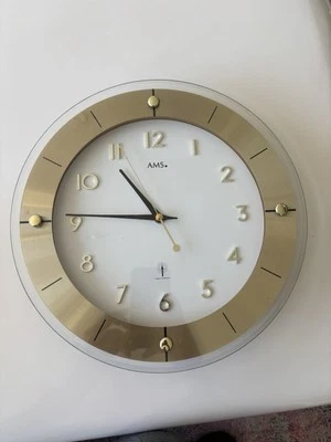 AMS 5850 Wanduhr Funkuhr Weiß Messing - Sehr Guter Zustand  - Bild 1 von 2