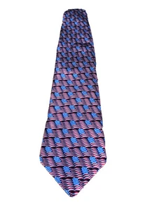 Museum Artifacts -  Waving American Flag Necktie Tie Hand Made All Silk $47 NWOT - Picture 1 of 3