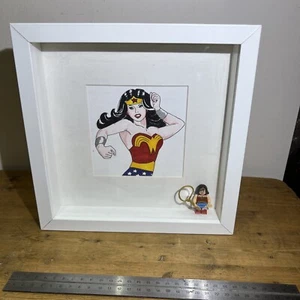 Cornice portafoto minifigure Lego Wonder Woman su misura con opera d'arte - Foto 1 di 4