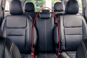 2015-2020 Toyota Sienna SE OEM Genuine 2nd Row Middle Seat Console Black Leather - Picture 1 of 12