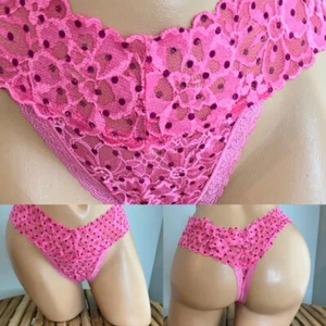 NWOT VICTORIAS SECRET THONG LACE PANTIES sz L - Picture 1 of 1