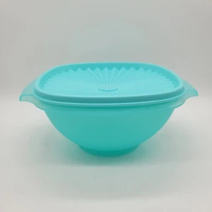 Tupperware Servalier Bowl 5 1/4 Cups Blue 838-8 - Picture 1 of 5