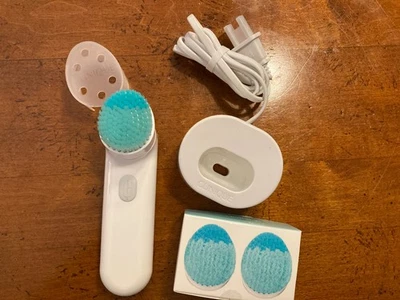 clinique sonic facial purifying system with new heads - Image 1 of 3