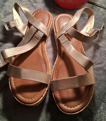 Zapatos Sandalias Mujer Unisa Cuña Dorada Talla 7.5 SKU 11429 Foto 1 de 4