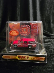 Code 3 Boston Fire Department GMC Suburban D12 1:64 Die-Cast Limited Edition - Picture 1 of 4