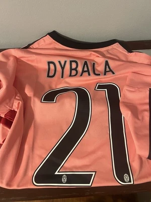 Kit Jersey Juventus 15/16 Visitante Rosa Foto 1 de 3