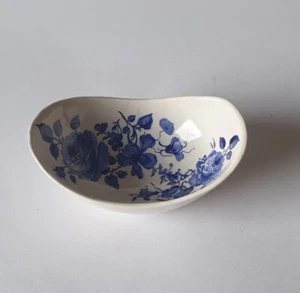 Deliziosa ciotolina ovale in ceramica Italiana, dipinta a mano, vintage. - Foto 1 di 9
