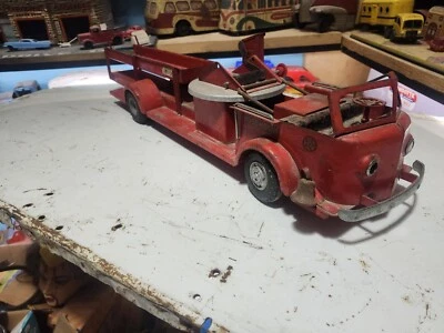 De colección Doepke Rossmoyne Modelo Juguetes Escalera Camión de Bomberos Rojo Juguete de Acero Prensado Foto 1 de 4