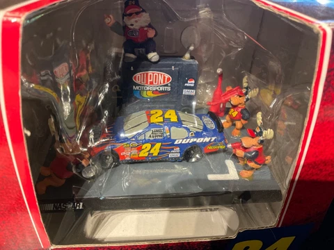 Very Rare 2007 Trevco Jeff Gordon Nascar Collectible Pit Crew Table Top Figure Cover