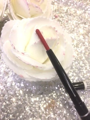 Sacaya Lápiz Contorno De Labios Hidratante Muy Larga Duración LP3 Rojo Impulsivo - Imagen 1 de 2