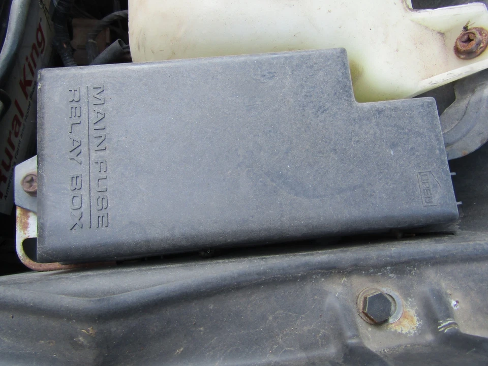 CAJA DE FUSIBLES MOTOR XT TURBO SUBARU FORESTER 04 Foto 1 de 1