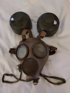 Vintage Military Gas Mask Brown Color M-51 II1 56 Has 2 German Filters 70/5399 - Picture 1 of 5
