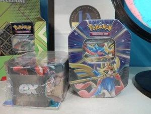 Pokemon Tin da Collezione Leggende Sovrane 2025 Zacian ex IT (Avventure Insieme) - Foto 1 di 5