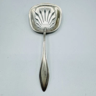 Toalla de plata esterlina Mary Chilton 1912 cuchara de almendra perforada antigua 16,5 g Foto 1 de 4