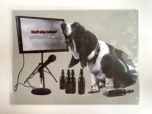 Jason Laurits Siebdruck Künstlerdruck betrunkener Hund singt Karaoke schwarz-weiß A4 - Bild 1 von 4