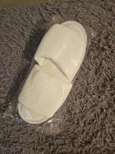 1 pair white spa slippers Large - Picture 1 of 3