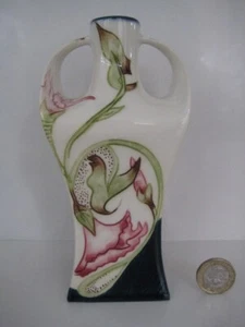 MOORCROFT POTTERY BLACK RYDEN VASE INNOCENCE DESIGN SQUARE 2 HANDLES CRAZED - Picture 1 of 17