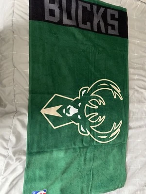 Toalla de vestuario en cancha Milwaukee Bucks Foto 1 de 4