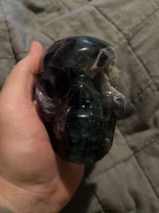 2,3 Pfund natürlicher schöner Fluorit Quarz Schädel handgeschnitzt Kristall Heilschädel - Bild 1 von 5