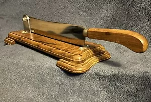 Vintage französisches Brot Baguette Guillotine Schneider Wellenschliff Messer Klinge Eichenfuß - Bild 1 von 16