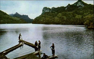 VIETNAM Postkarte Việt Nam Hồ Ba Bể Partie an einem See mit Einheimischen Boot - Picture 1 of 2