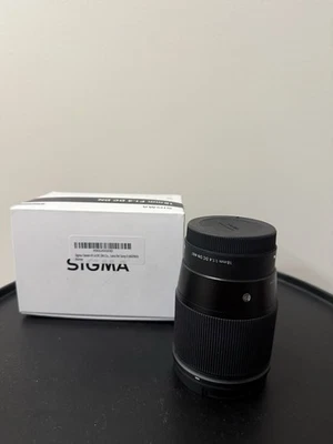 Lente contemporánea Sigma 16 mm f/1,4 DC DN Foto 1 de 4