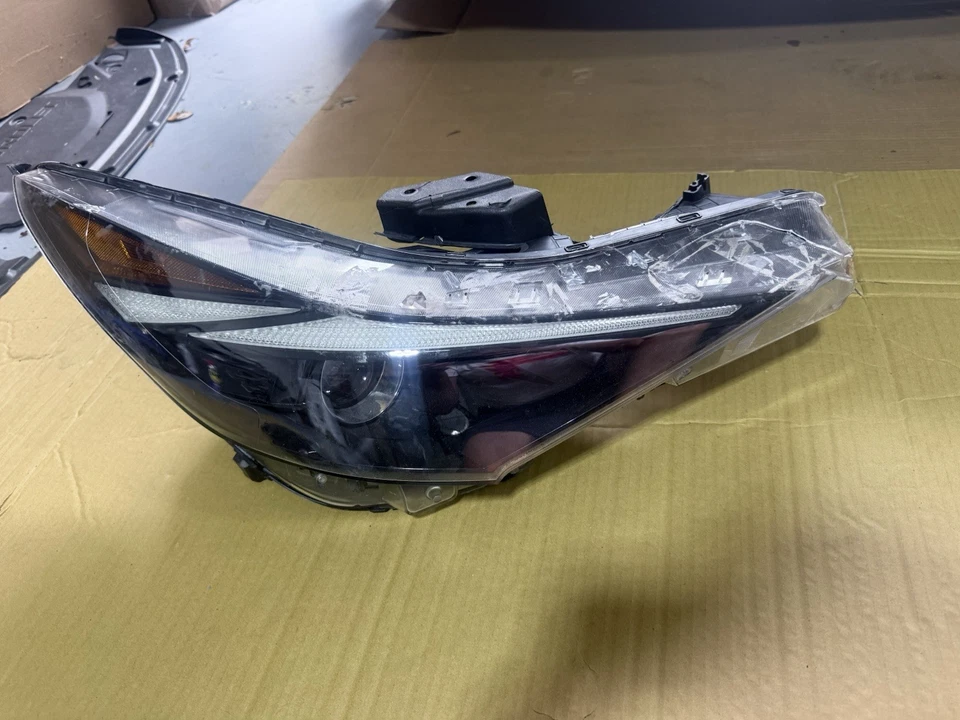 FARO HYUNDAI ELANTRA 2021-2023 OEM LADO DERECHO PASAJERO HALÓGENO 92102-AA160 Foto 1 de 4
