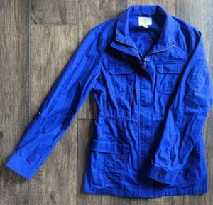 Chaqueta St Johns Bay Mediana con Cremallera Azul Brillante, Botones en el Cuello y Cintura Ajustada - Imagen 1 de 12