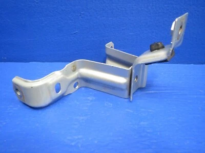 Toyota 4runner 1999 lado del pasajero, soporte del guardabarros delantero derecho plateado OEM. B31 Foto 1 de 4