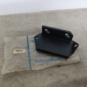 NOS QH AUSTIN MORRIS RILEY WOLSELEY 1100 1300 supporto sottotelaio LH # EM504 - Foto 1 di 2