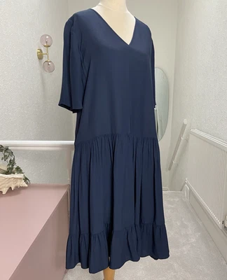 Vestido midi con capas Jigsaw talla 10 calce relajado bolsillos oficina ropa de trabajo azul marino Foto 1 de 4