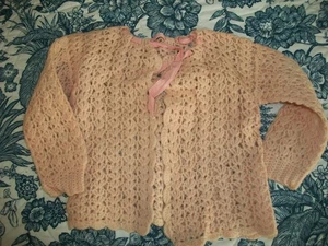 Ropa de muñeca antigua con cabeza de bisque - Suéter de ganchillo rosa de 12" para muñeca grande - Imagen 1 de 6