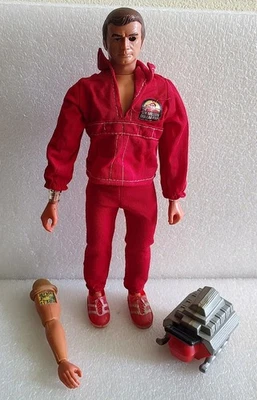 VINTAGE 1975 KENNER SIX MILLION DOLLAR MAN 12" FIGURE w/CRITICAL ASSIGNMENT ARM - Image 1 of 4