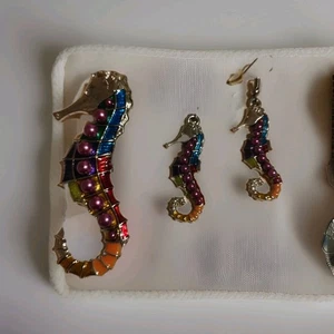 Betsey Johnson Rainbow Seahorse Gold Pendant Necklace Earring Set  - Picture 1 of 3