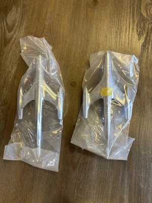 Oldsmobile 1957 adornos de guardabarros Foto 1 de 3