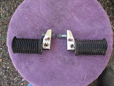 Suzuki GS850G 1982 estriberas estriberas de pasajero para motocicleta Foto 1 de 4