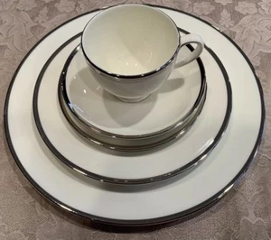 NEW ~ Wedgwood "Majesty Platinum"  5-piece place setting - Picture 1 of 9