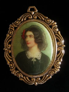Broche con alfiler de porcelana retrato de mujer dama placa de oro de 24 quilates cabello marrón rojo - Imagen 1 de 3