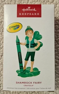 2024 Hallmark Andenken Ornament CRAYOLA KLEEBLATT FEE NEU IM KARTON kostenloser Versand - Bild 1 von 4