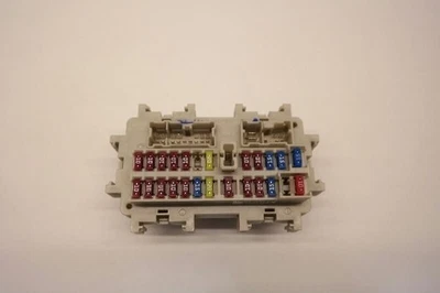 08-15 MÓDULO RELÉ CAJA FUSIBLES UNIÓN INTERIOR NISSAN ARMADA 1052383 Foto 1 de 4